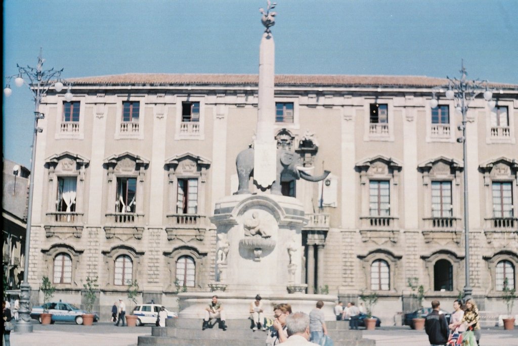 f1000008.jpg